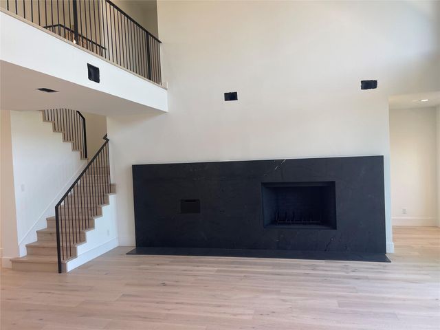 909 Cat Hollow Club DR, Spicewood, TX 78669