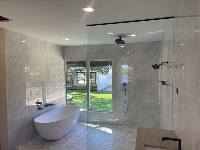 909 Cat Hollow Club DR, Spicewood, TX 78669