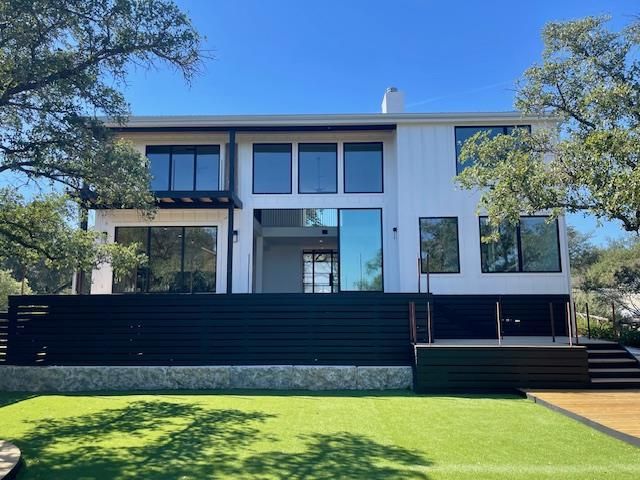 909 Cat Hollow Club DR, Spicewood, TX 78669