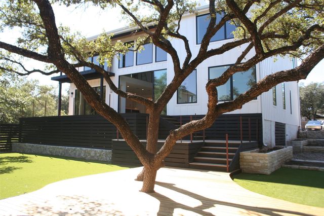 909 Cat Hollow Club DR, Spicewood, TX 78669