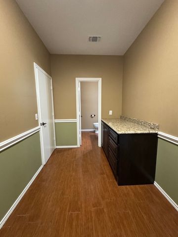 2865 Oak Creek Drive, Paris, TX 75462