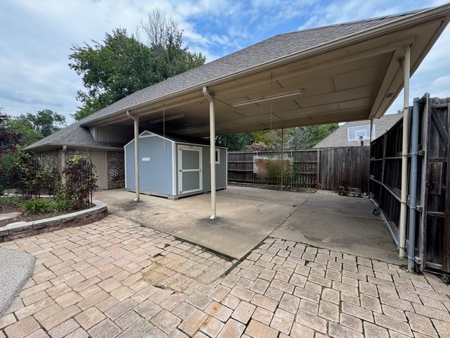 2865 Oak Creek Drive, Paris, TX 75462