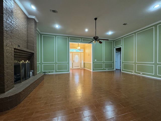 2865 Oak Creek Drive, Paris, TX 75462