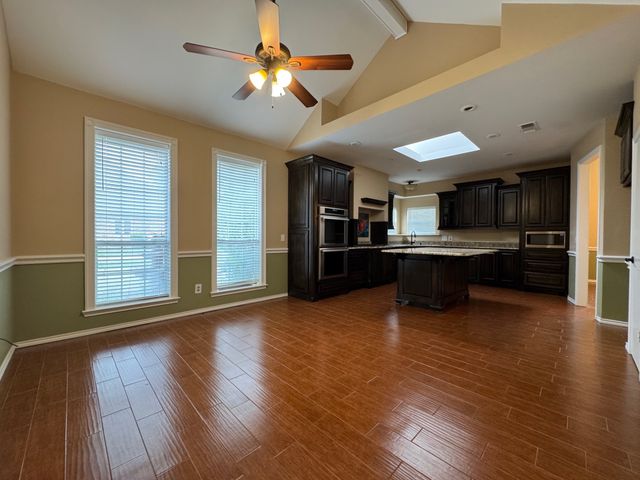 2865 Oak Creek Drive, Paris, TX 75462