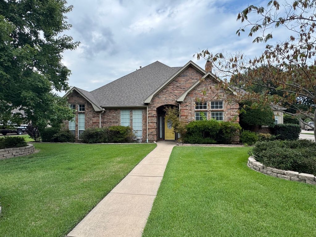 2865 Oak Creek Drive, Paris, TX 75462