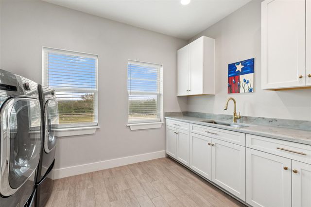 889 Brock Hollow DR, Johnson City, TX 78636