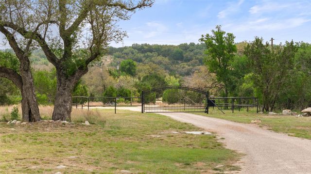 889 Brock Hollow DR, Johnson City, TX 78636