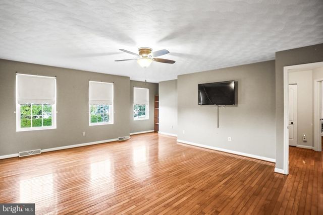 26 VIOLET DR, Hanover, PA 17331