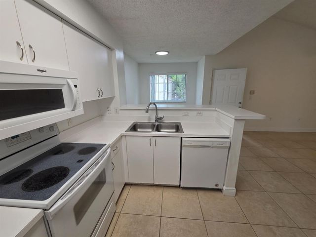 12130 SAINT ANDREWS Place 207, Miramar, FL 33025
