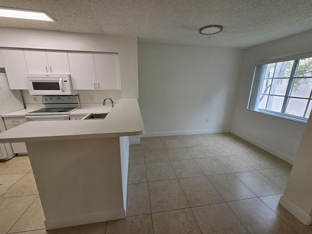 12130 SAINT ANDREWS Place 207, Miramar, FL 33025