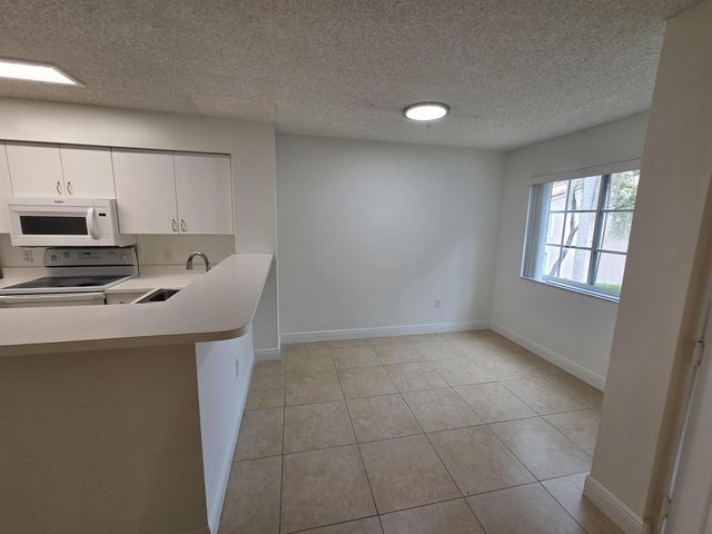 12130 SAINT ANDREWS Place 207, Miramar, FL 33025