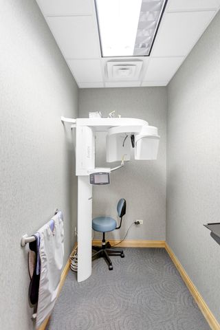 1500 CARLEMONT Drive F, Crystal Lake, IL 60014