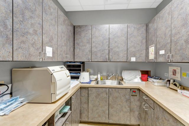 1500 CARLEMONT Drive F, Crystal Lake, IL 60014