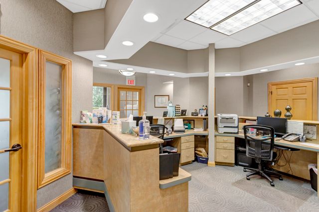 1500 CARLEMONT Drive F, Crystal Lake, IL 60014