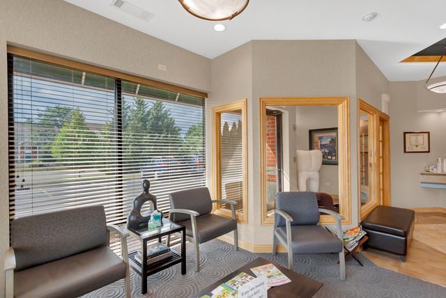 1500 CARLEMONT Drive F, Crystal Lake, IL 60014