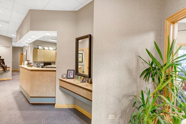 1500 CARLEMONT Drive F, Crystal Lake, IL 60014