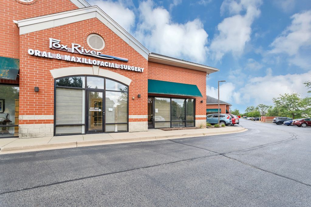 1500 CARLEMONT Drive F, Crystal Lake, IL 60014