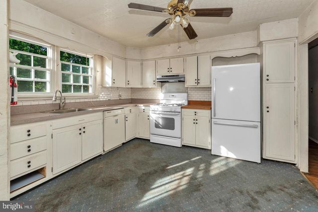 16 CONSTITUTION RD, Clementon, NJ 08021