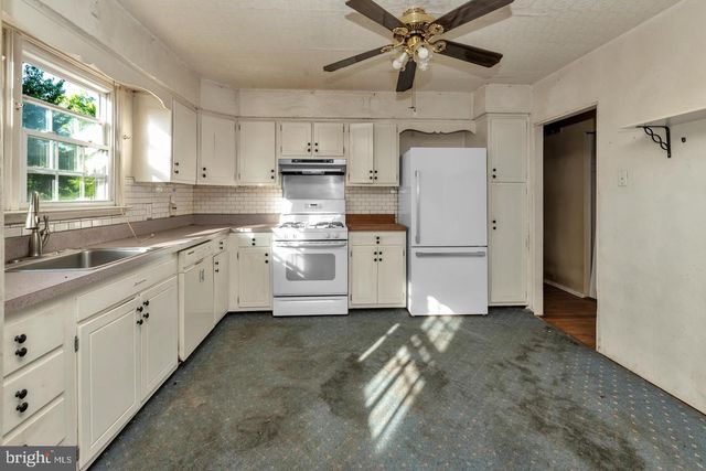 16 CONSTITUTION RD, Clementon, NJ 08021