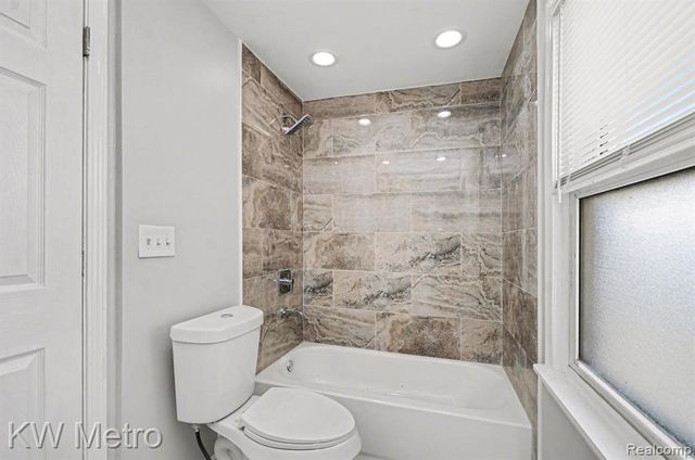 19135 Hartwell, Detroit, MI 48235