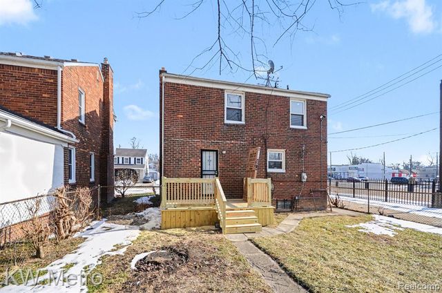 19135 Hartwell, Detroit, MI 48235