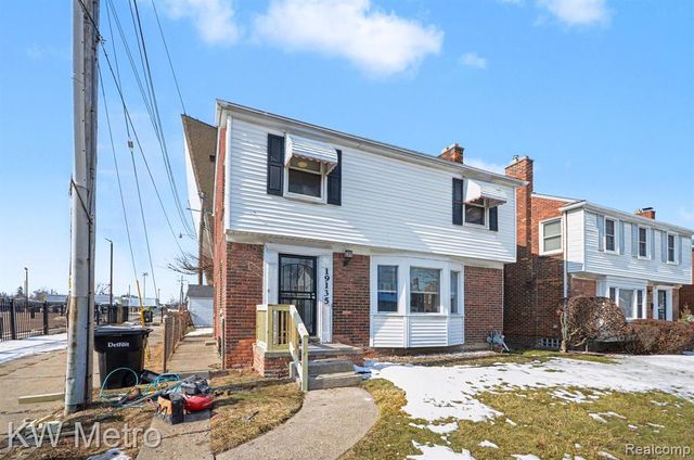 19135 Hartwell, Detroit, MI 48235