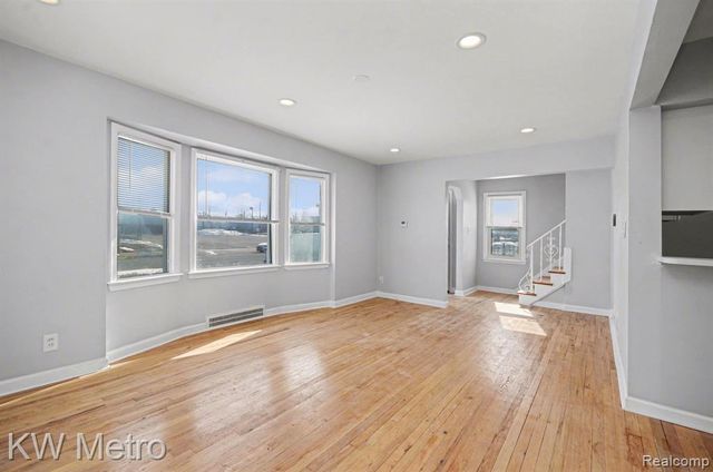 19135 Hartwell, Detroit, MI 48235