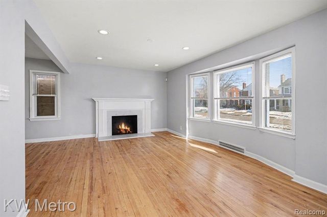 19135 Hartwell, Detroit, MI 48235