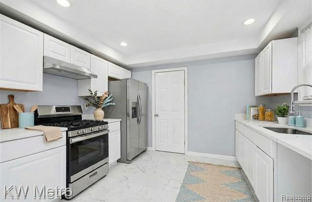 19135 Hartwell, Detroit, MI 48235