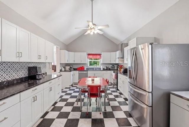 511 E MIRROR LAKE DRIVE, Fruitland Park, FL 34731