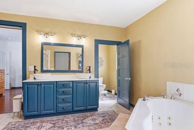 511 E MIRROR LAKE DRIVE, Fruitland Park, FL 34731