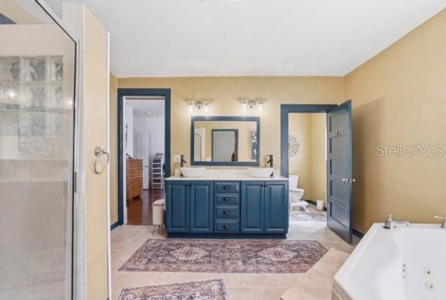 511 E MIRROR LAKE DRIVE, Fruitland Park, FL 34731