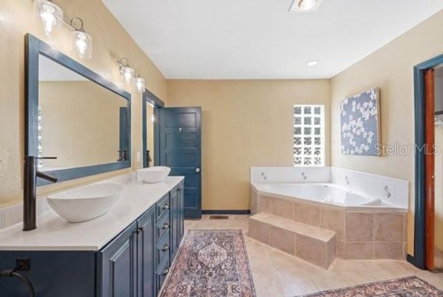511 E MIRROR LAKE DRIVE, Fruitland Park, FL 34731
