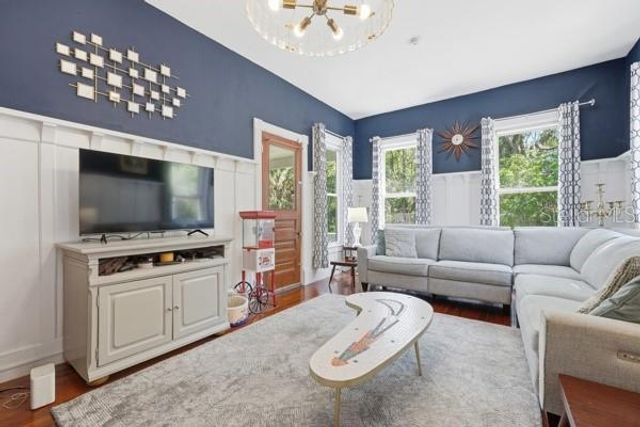 511 E MIRROR LAKE DRIVE, Fruitland Park, FL 34731