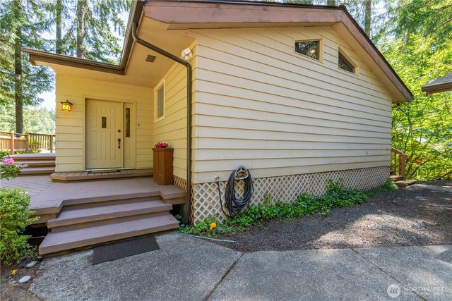 70 N Handicap Place, Hoodsport, WA 98548