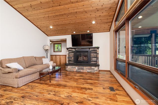 70 N Handicap Place, Hoodsport, WA 98548