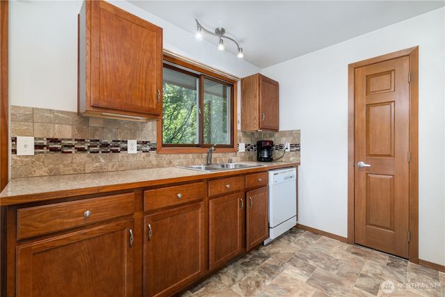 70 N Handicap Place, Hoodsport, WA 98548
