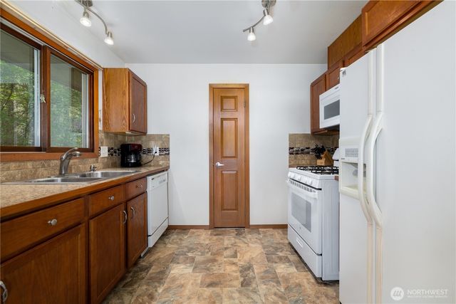 70 N Handicap Place, Hoodsport, WA 98548
