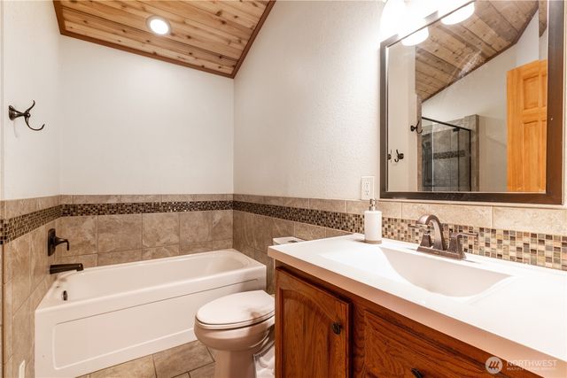 70 N Handicap Place, Hoodsport, WA 98548