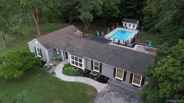 15 Merry Hill Road, Poughkeepsie, NY 12603