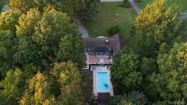 15 Merry Hill Road, Poughkeepsie, NY 12603