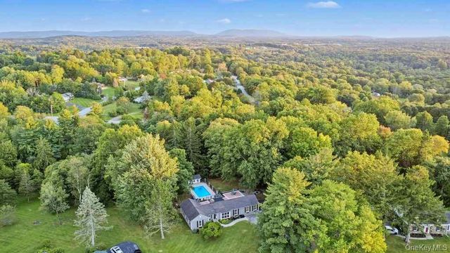 15 Merry Hill Road, Poughkeepsie, NY 12603