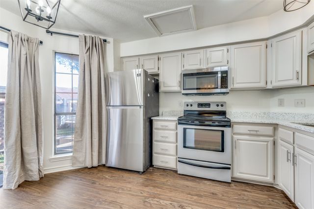 2634 Encina, Irving, TX 75038