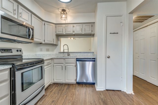 2634 Encina, Irving, TX 75038