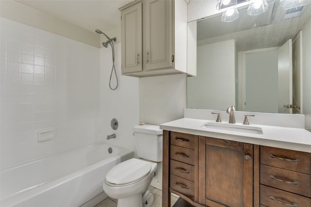 2634 Encina, Irving, TX 75038