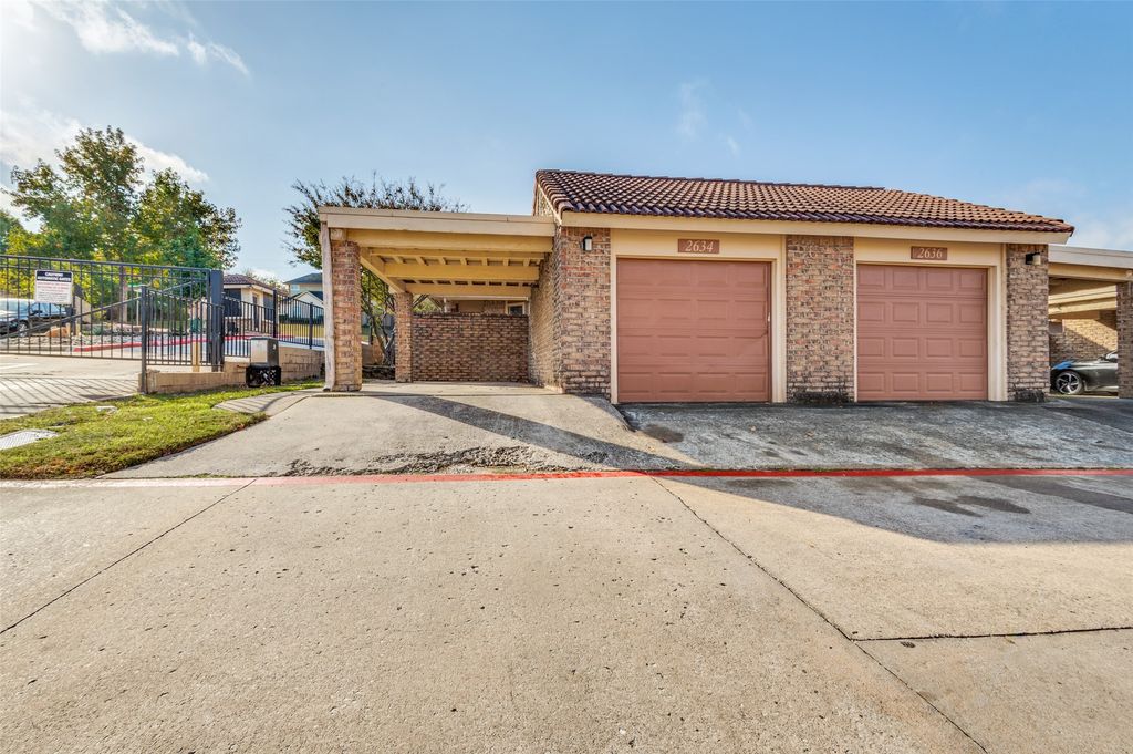 2634 Encina, Irving, TX 75038