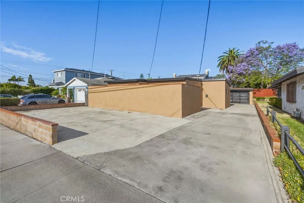217 S Aviation, Manhattan Beach, CA 90266
