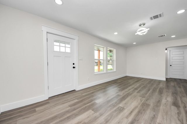 918 Loper Street, Houston, TX 77017