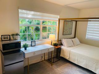 280 NW 148th St A, Miami, FL 33168