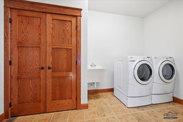 3435 FOX RUN LN, Spearfish, SD 57783